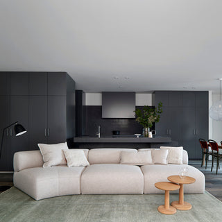 3-seater sofa with curved inner module in modern living room.