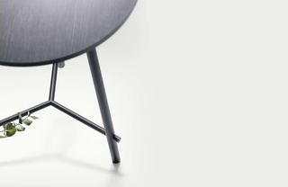 Advanta Ideo high-contract table leg detail