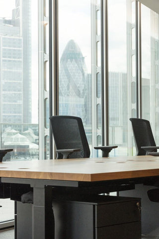 Advanta Aveya task chair in Black Frame, London office insitu