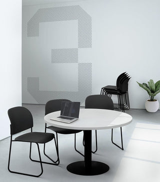 Advanta Lumia Insitu meeting table with chairs