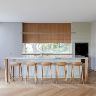 ILANEL Comet Brass kitchen with island and stools