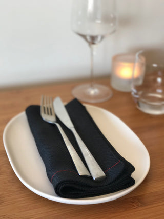 NASH Eir black napkin on plate with silverware