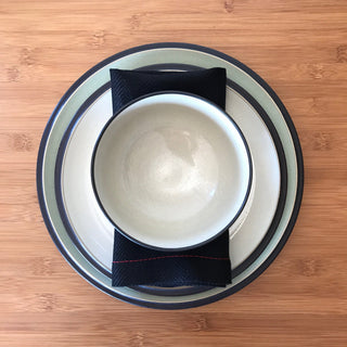 NASH Eir black napkin place setting