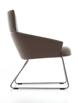 WALLSTREET_33 modern armchair in profile